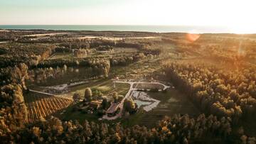 Фото номера Дом с 1 спальней Дома для отпуска Jūrkalnes Meža SPA г. Ošvalki 13